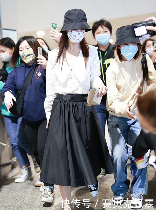 皮裤|泡泡袖显肩宽?那是因为你不会穿,选对款缩肩又遮肉,超级显脸小