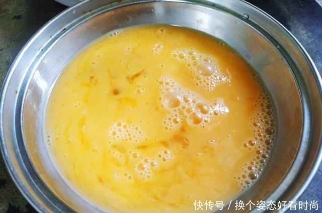 调料|西红柿炒鸡蛋想要好吃,多加1勺调料,酸甜翻倍,2个孩子吃不够
