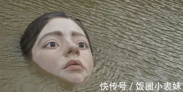 超现实主义@雕塑圈再出“魔性”创意，水中浮现的女孩，是吓人还是艺术？