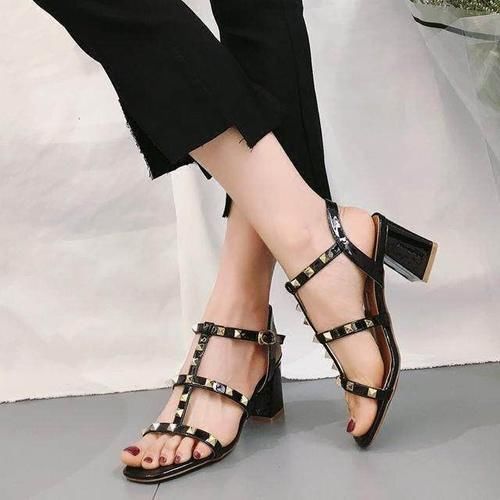 尖头 今年最流行穿这样的高跟鞋,比穿休闲鞋时髦