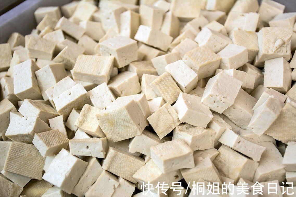 天冷了，想吃豆腐不用买，一碗黄豆一杯醋，教你在家低成本自制