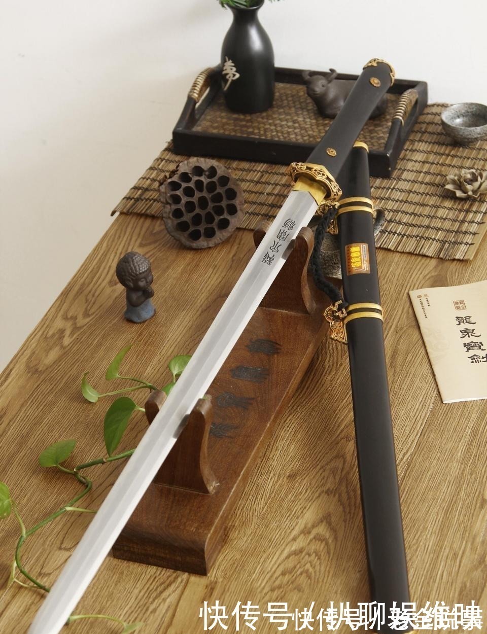 苍玉!同为唐代冷兵器, 唐刀刚猛如硬汉, 唐剑却如窈窕淑女!
