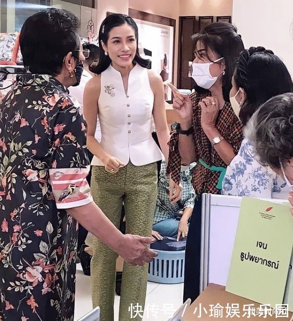 脸型|苏提达又换新发型!梳黑长直像年轻十岁,气质不输年轻时的诗妮娜