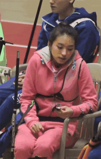 |搞笑GIF:努力的妹纸,收获好身材