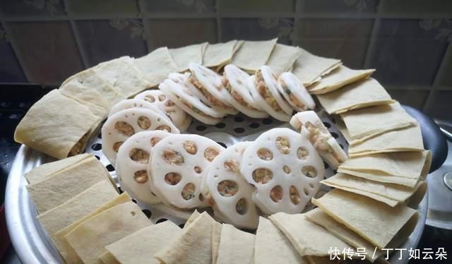 炸藕盒,调面糊用面粉还是淀粉3个窍门告诉你,焦香酥脆抢着吃