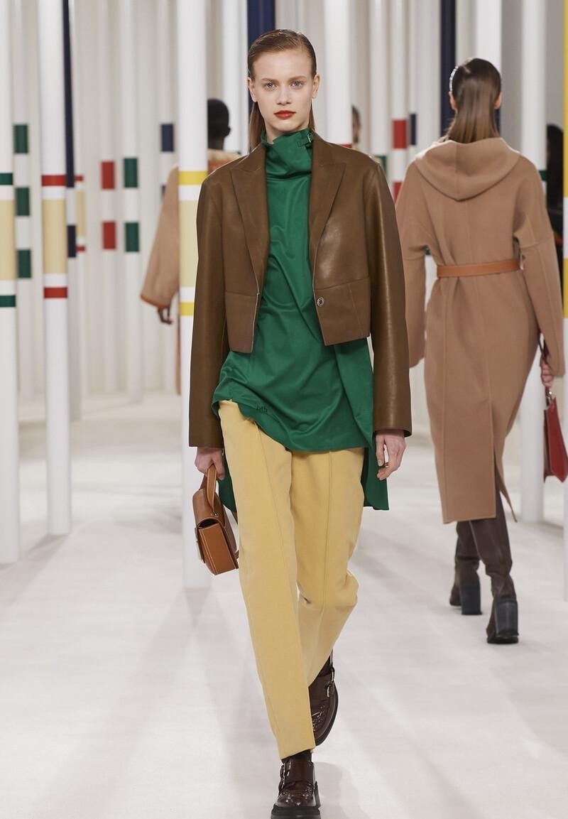 包包 谁说圣诞只能穿红色? 圣诞树的颜色见过没? 绿+棕的搭配也超时髦