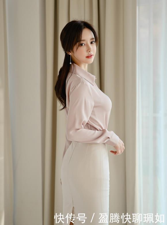 孙允珠白色高腰包臀裙，凸显优雅成熟气质