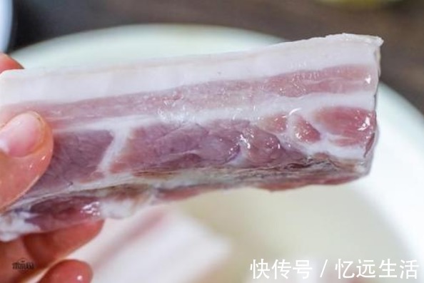 猪肉|冻肉别再用冷水泡,老屠夫教你2个技巧,快速解冻,和鲜肉一样嫩