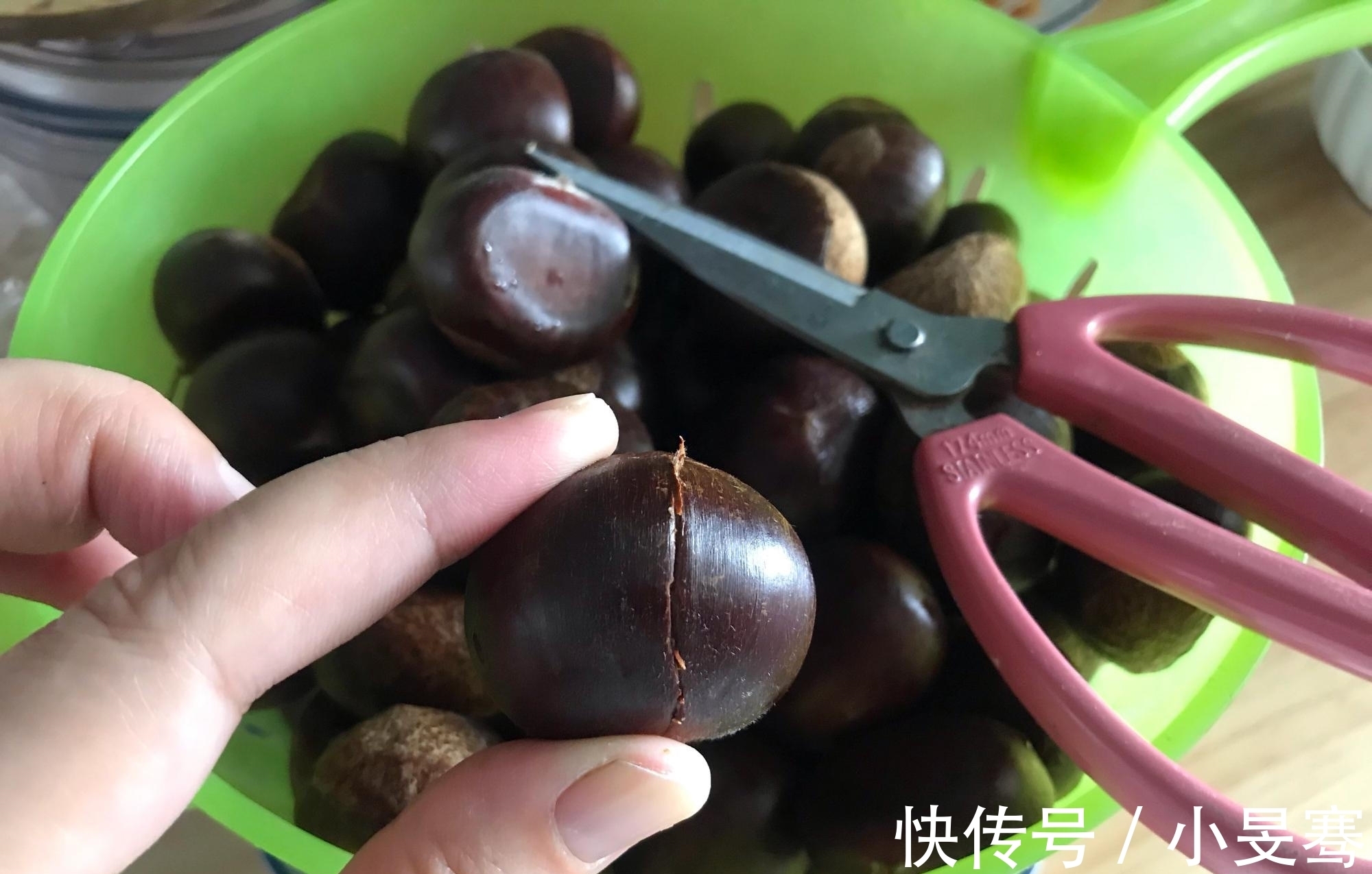 栗子|板栗别再用糖炒了,加点它粒粒香甜,低油少糖1口1个,又粉又糯
