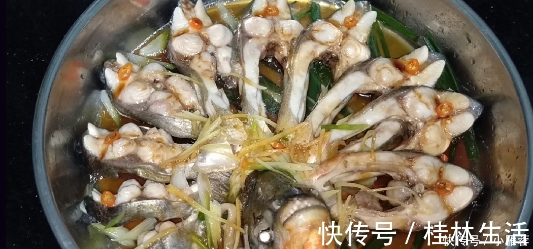 漂亮|爱吃鱼的收藏喽，学会鱼肉一个特色做法，简单美味，出锅太漂亮了