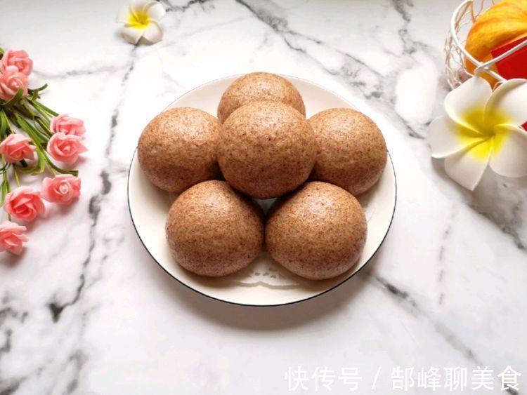 面团|零失败的黑麦粉馒头,营养美味,低脂健康,吃到饱也不怕长肉