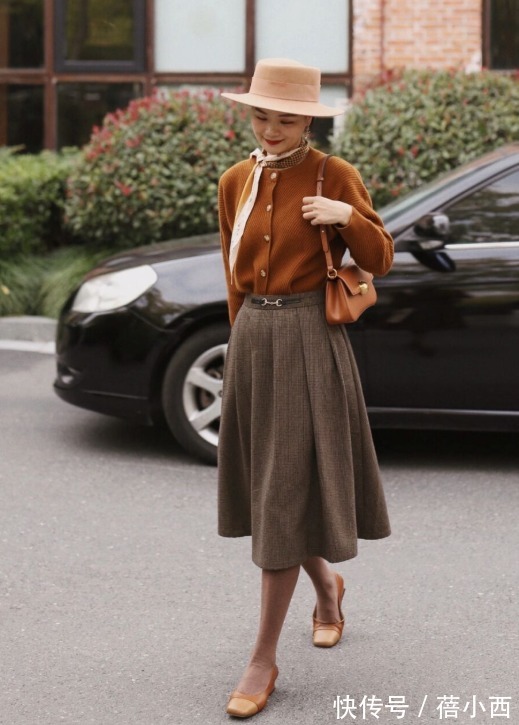 女人味|优雅的女人衣橱里必备“针织衫”,时髦!百搭!照着博主穿就对了