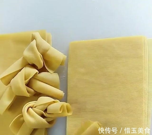 豆皮新做法,光挑豆皮吃了,给肉都不换,好吃下饭