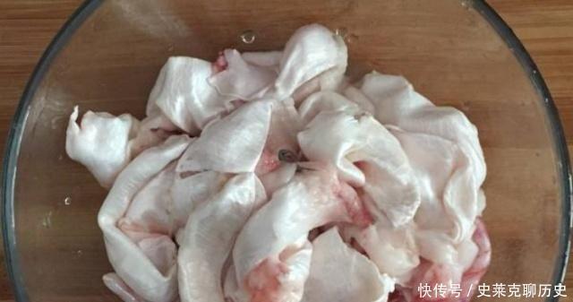 北方人把它当“垃圾”扔掉,南方人却吃得脆爽,以后你还扔掉吗