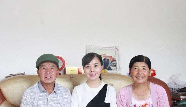 2007年,《星光大道》王二妮風(fēng)光無限,嫁人回農(nóng)村后因何發(fā)文抱怨