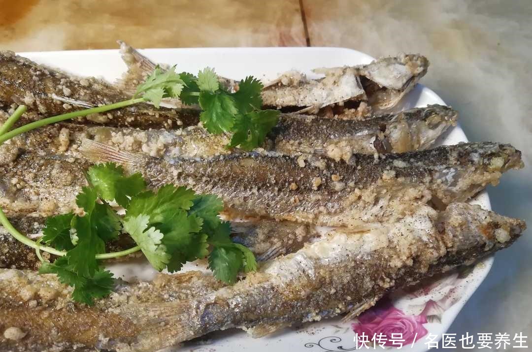 鲜嫩|香炸乌鲻鱼,只要两样调料,表皮酥脆,鱼肉鲜嫩