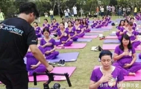  难度|吉尼斯世界之最：男子熟练使用筷子创造纪录，网友：没啥难度