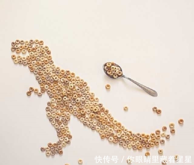  吃水果|这样吃水果才是最正确的姿势，赶紧学起来，保证你从前没见过