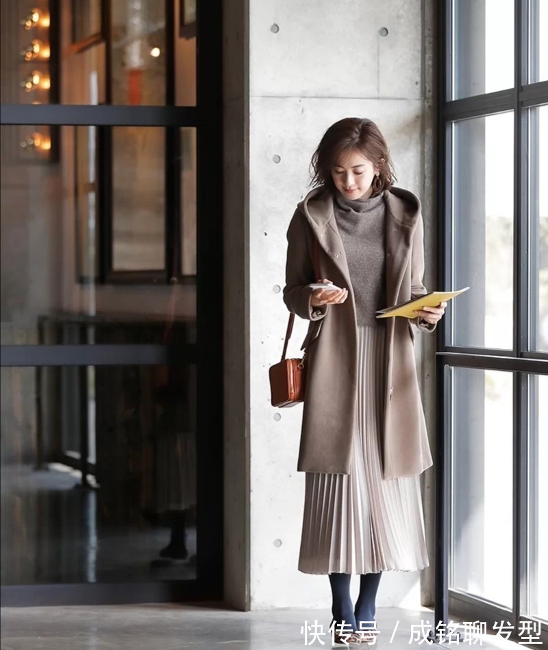 穿搭|四十岁的女人如何时髦过冬?这些搭配给你灵感,精致优雅又有气质
