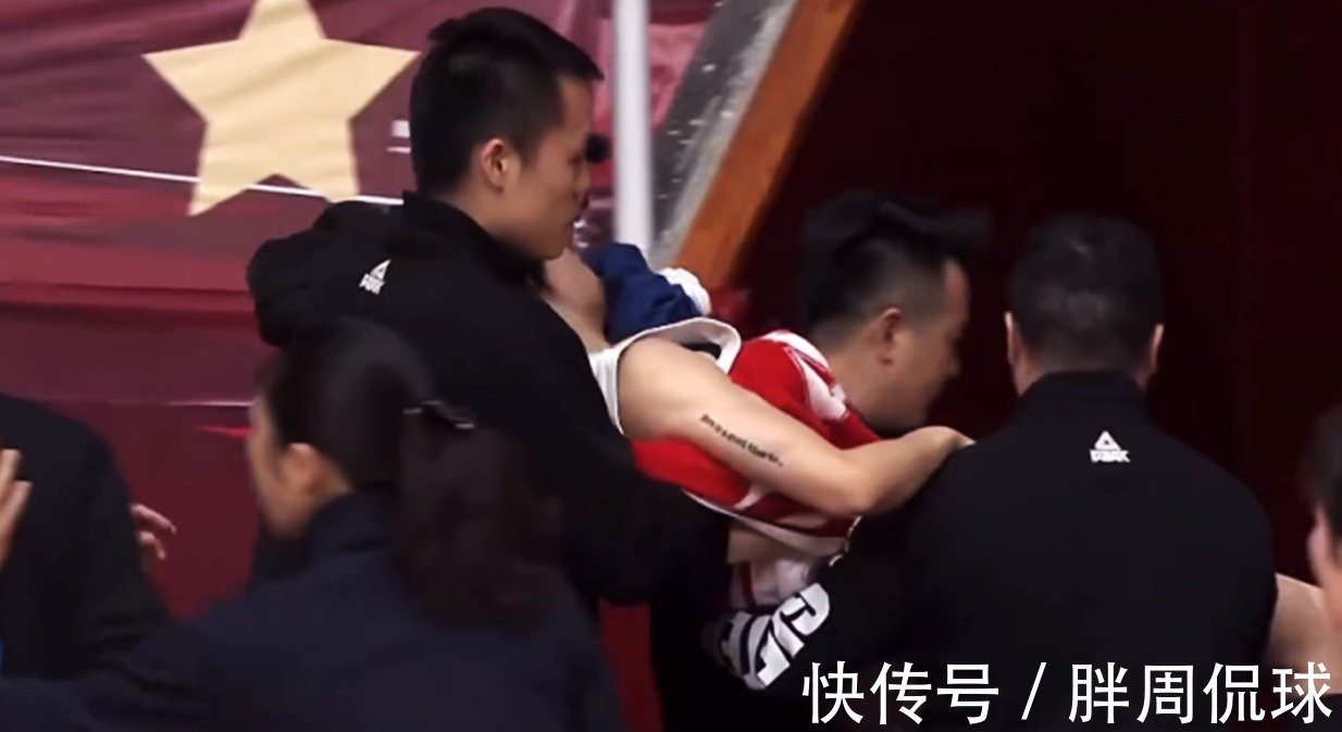 cb荒唐!中国篮坛锁喉伤人事件,国家队核心受伤后,被4人抬出球场