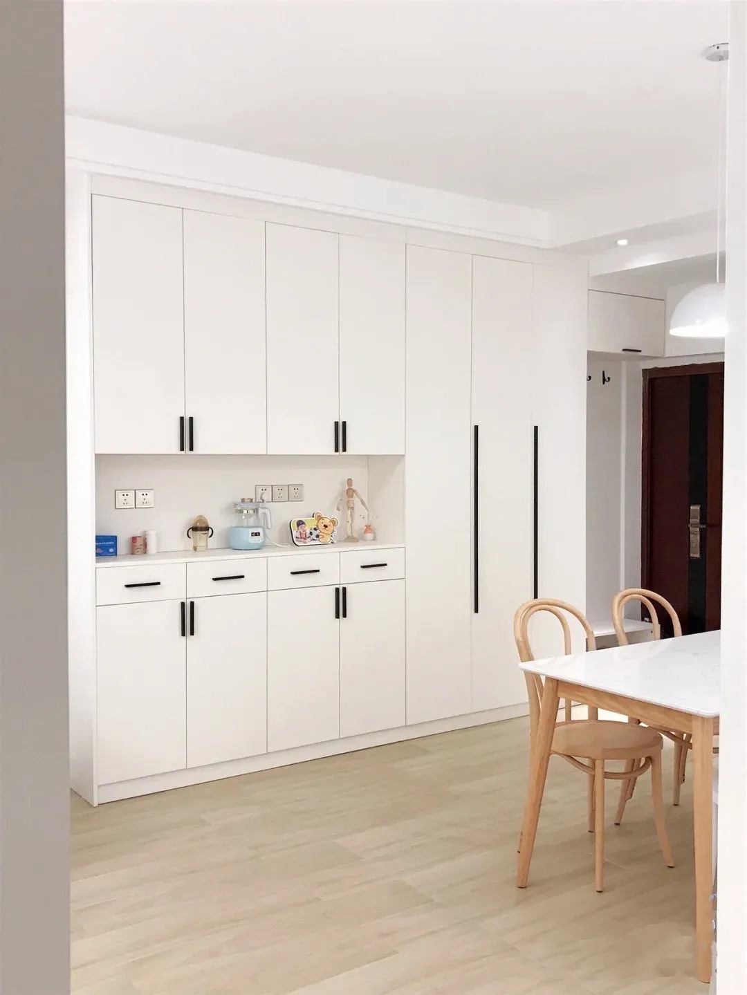 背景墙|马上搬新家了，全屋大白墙被说是贫穷风，我却觉得整洁干净很舒适