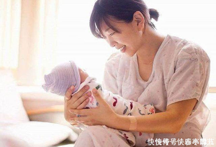 奶粉|“宁愿给孩子喝奶粉”闺蜜送来20袋母乳,宝妈笑着收下却转手扔掉