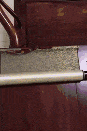 |搞笑GIF:阿姨,你就不能等它凉了之后再吃吗?