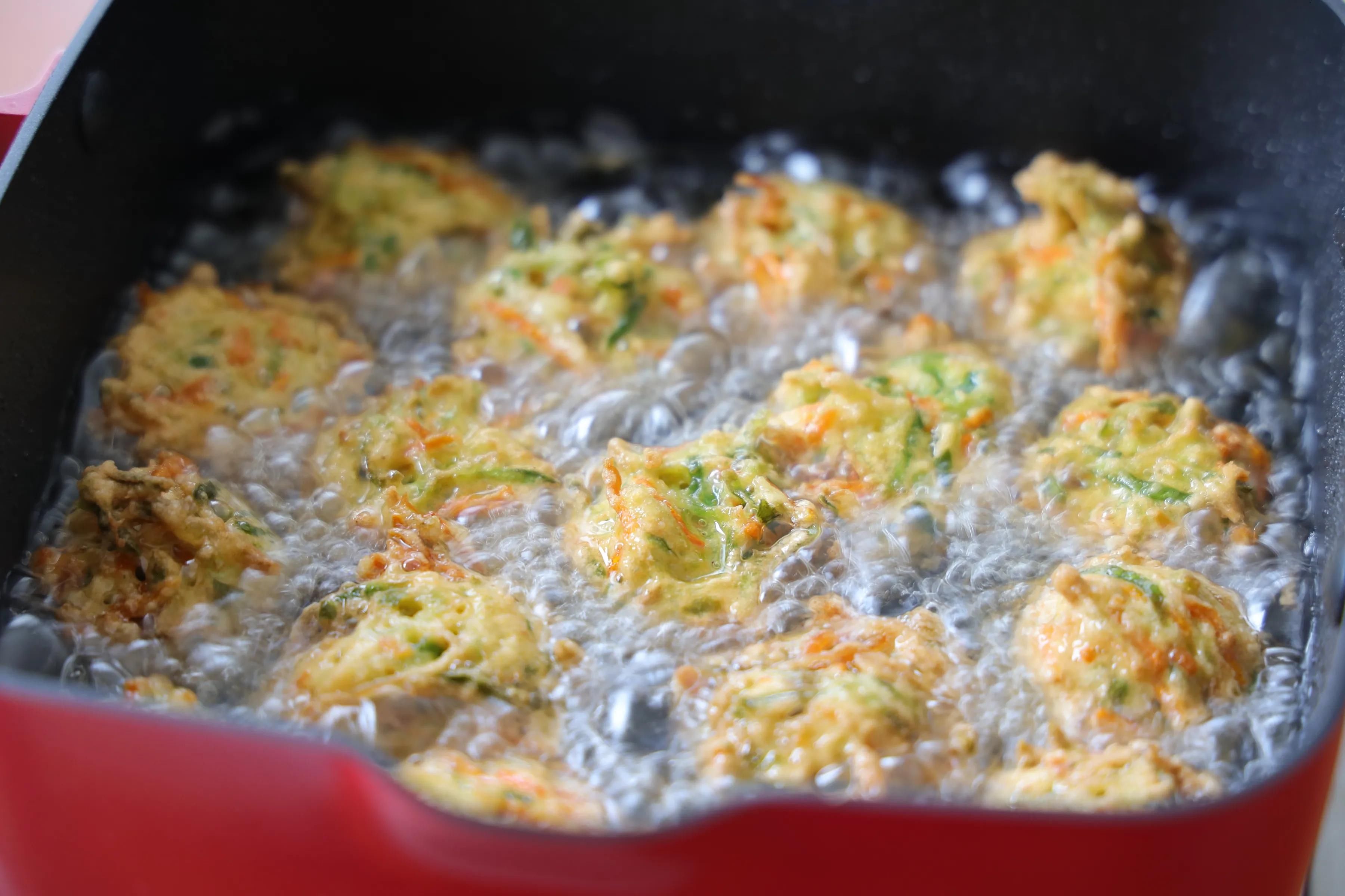 冬天萝卜好吃不贵,炸一锅素丸子,不油不腻,比肉丸子还要好吃