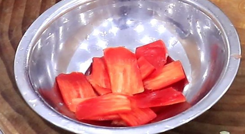 厨师长教你饭店腊肠炒芸豆做法，满满都是小技巧，清脆可口又简单