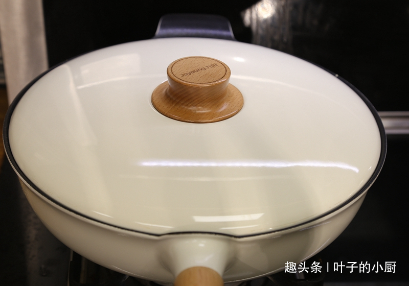 平底锅怎么做披萨不用揉面一次成功,几分钟就出锅,比买的还香