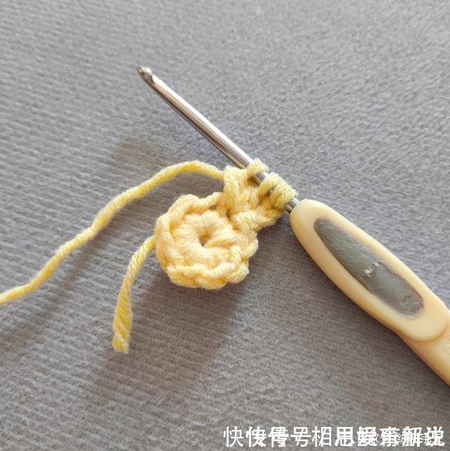 实用|用旧毛线搭配几根筷子,制作擦手布,蛮实用的