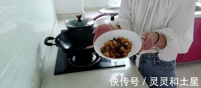 青椒|好吃的青椒炒土豆,只需要1个土豆2个青椒,想吃就快来跟我一起做!