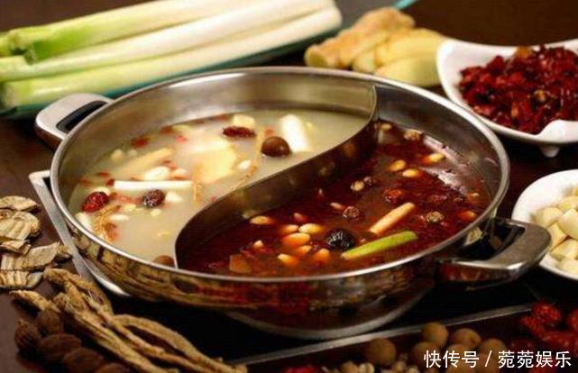  火锅店“倒墨汁”以示清白，其实是障眼法，欺负我没读过书