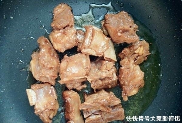 乌黑|这菜是“碱性食物”，女人常吃，嘴巴不臭，头发乌黑，皮肤也嫩了