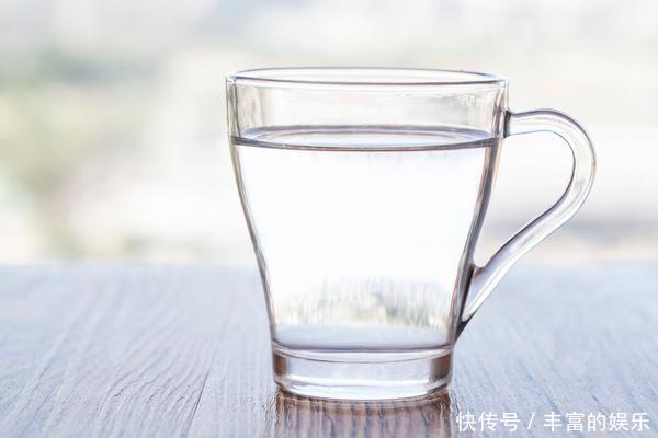 痛风|73岁老人家里3代人痛风,都是这样好的,2个月尿酸降下来