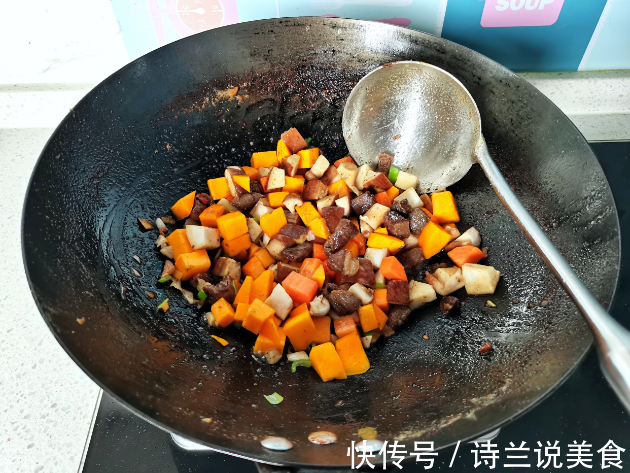 两口子的简单家常晚餐,肉香汤鲜,真的太香了,比吃大餐过瘾