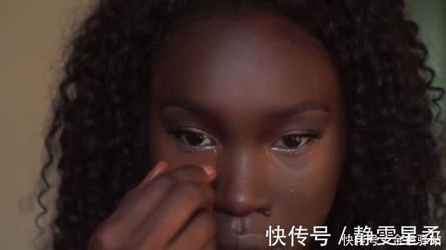 众人|黑人妹子体验化妆术,妆后惊艳了众人,网友:确定是一个人?