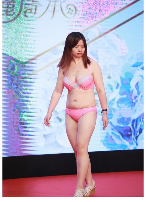 红亚|落选爆红亚姐薛影仪今晚开直播唱歌 网民洗版「想听你唱女神」