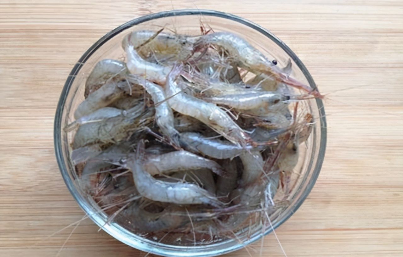 老钓友坦言，冬季钓鱼我只用这三种东西做饵料，鲫鱼一钓一个准