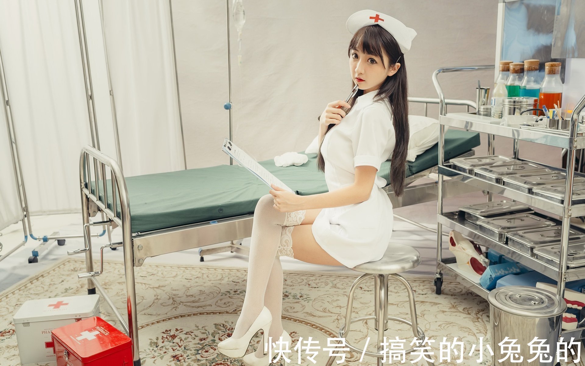 |搞笑GIF段子:兄弟,我没有把你的手机挡住,真的不好意思啦