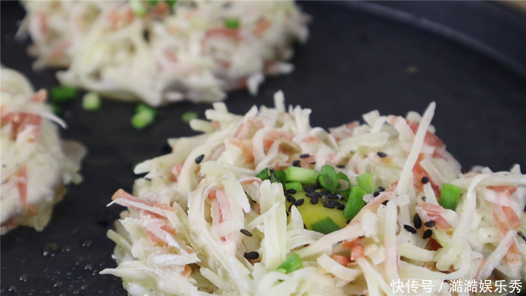 土豆丝和胡|土豆丝里面打1个鸡蛋,没想到这么美味,一上桌孩子抢着吃