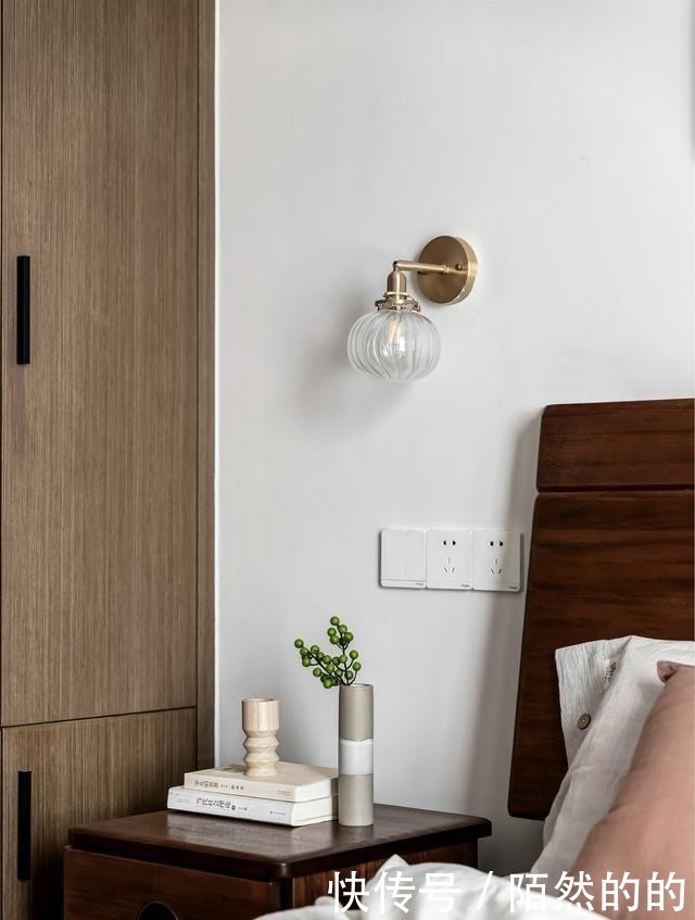 收纳|越来越多人放弃电视墙,学他家打一排柜子,美观实用两不误!聪明!