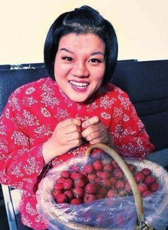 殘疾|“山楂妹”:因殘疾被親生父母拋棄,成名后拒絕認(rèn)親,只愛養(yǎng)父母