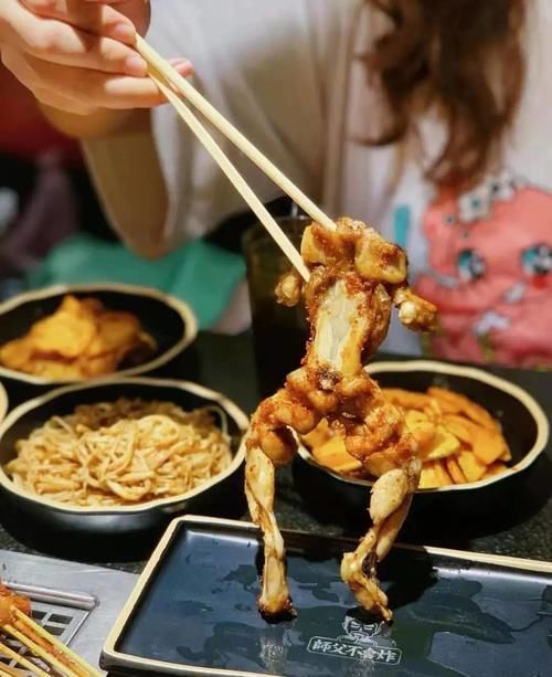 炸串里的每一滴油,都藏着长沙人的口水