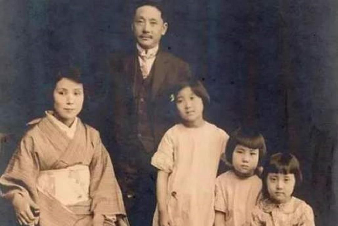 日本|她来自日本，嫁给中国一将军，一生跟随丈夫抗日