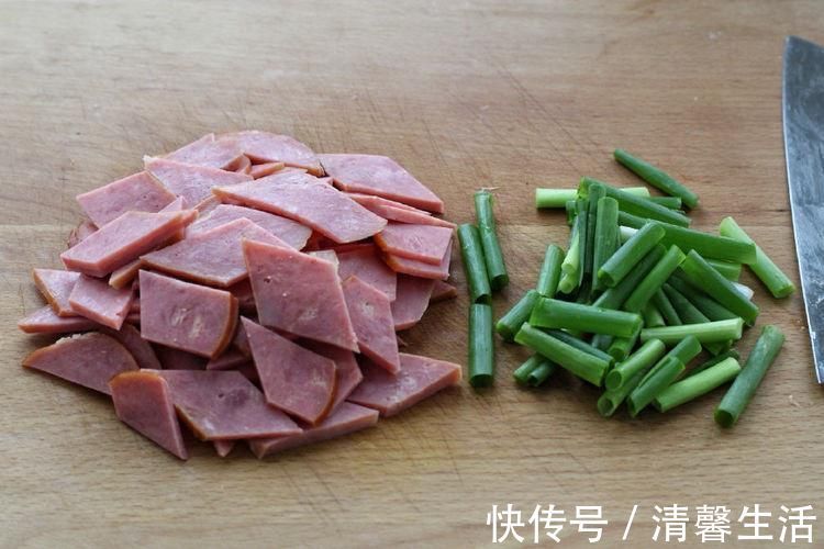 火腿炒鸡蛋|鸡蛋和它一起炒， 颜色好看又美味，主要是做法很简单，值得一试