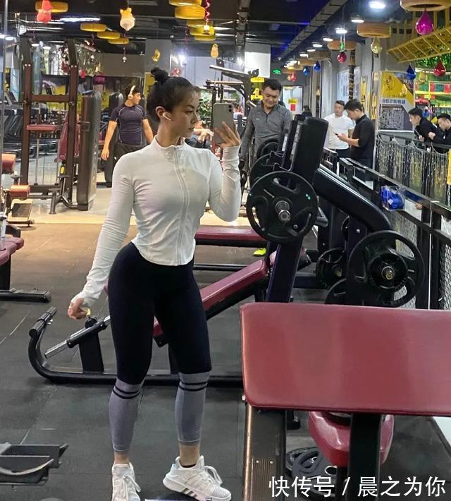 翘臀|国产99年健身翘臀少女,一张旗袍私照撩爆直男,前凸后翘很惹眼