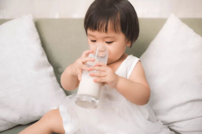 一日三餐|儿科医生：想要孩子长高个，坚持“三原则”很关键，家长别马虎