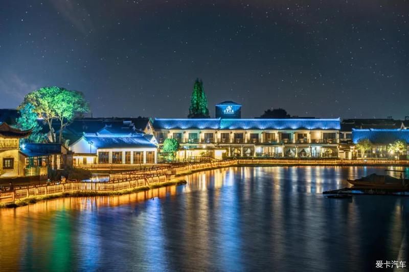 老年|走进富有年味的周庄