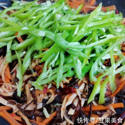 这道鱼香杏鲍菇一上桌，全家都爱吃